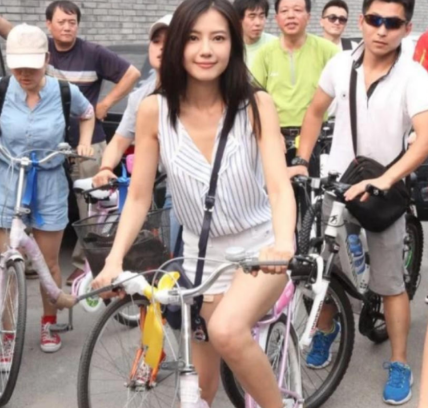 [浮云]2005年，26岁的高圆圆问张亚东：“你已经离婚5年了，何时娶我？我想给
