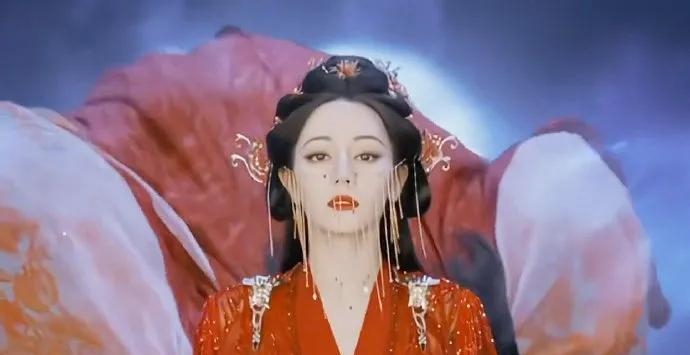 爆！迪丽热巴陈飞宇新剧《慕胥辞》来袭
改编自《白日提灯》，讲述归墟女灵主与少将军