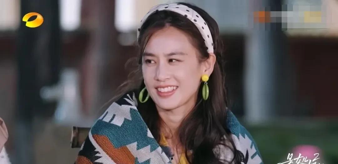 黄圣依的妈妈，现在是一点都不敢在网上看黄圣依的各种消息。
她是真的说到做到，一丁