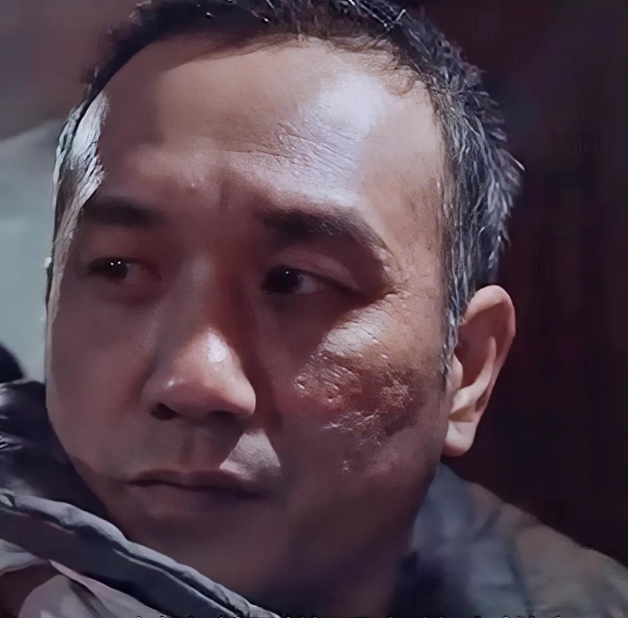 演员黄觉说，回想起刚入行那会，演《像风一样自由》，和聂远、霍思燕搭戏，那时候站在