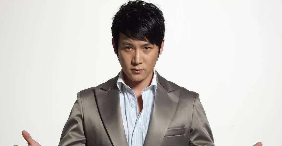 圈内“0绯闻”的 8 位男星
1. 第一位：吴京
2. 第二位：陆毅
3.