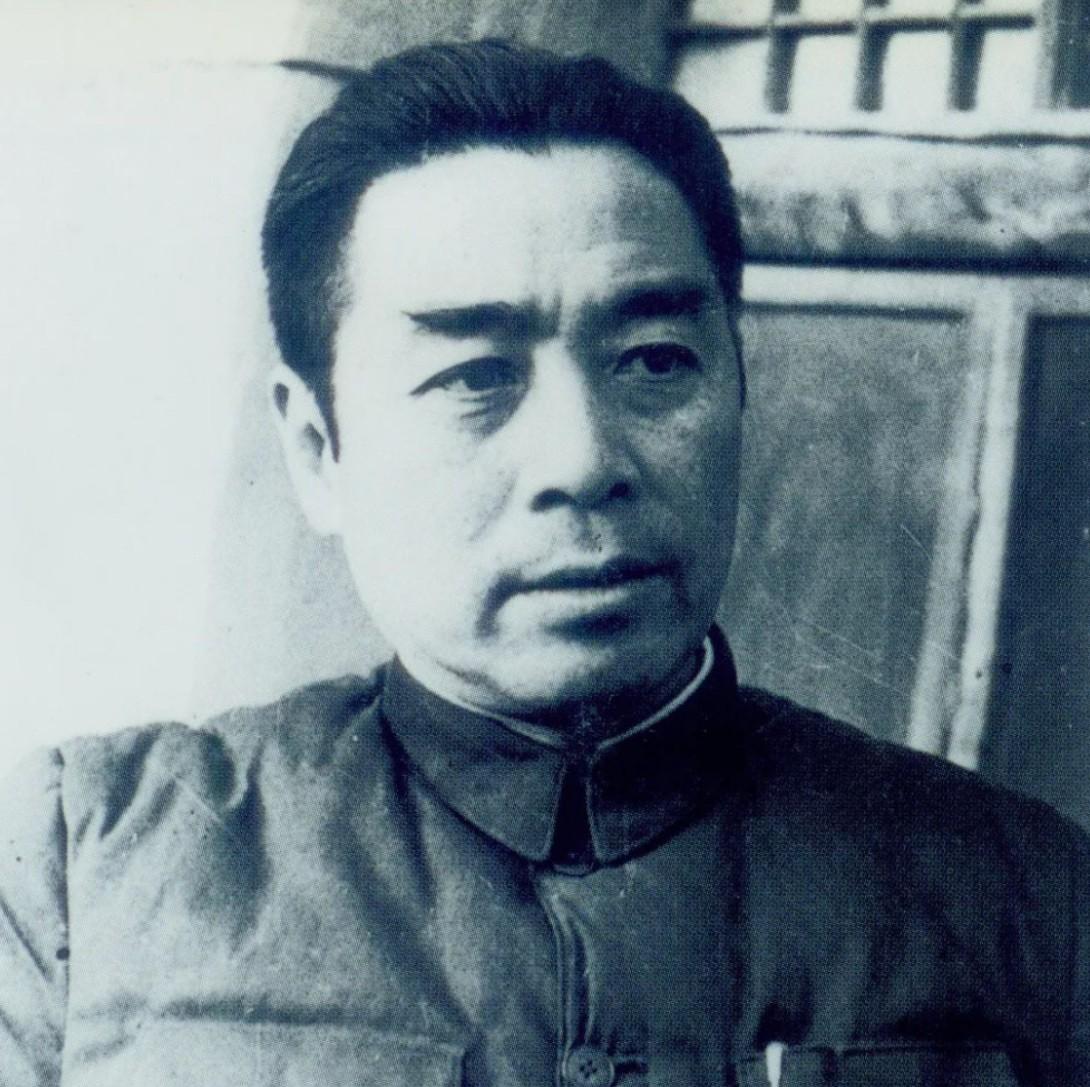 1946年，周恩来同志在延安的老照片，帅气儒雅，让人难忘。当时，周恩来在延安多次