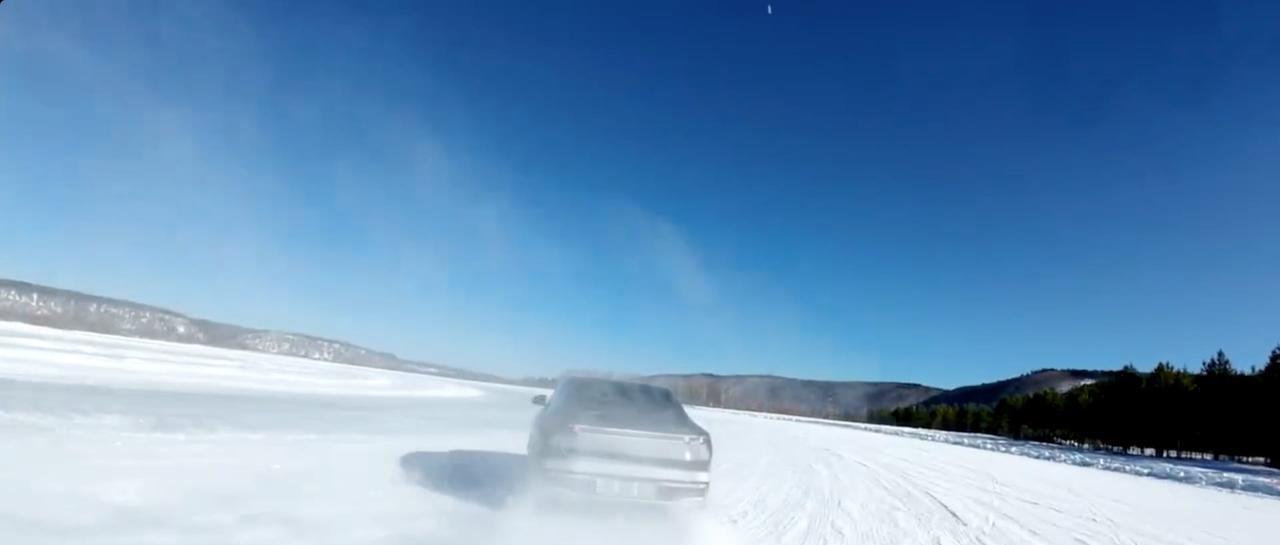 领克的中大型插混轿车领克10 EM-P要来了
目前冰雪测试谍照已曝光，细节非常多