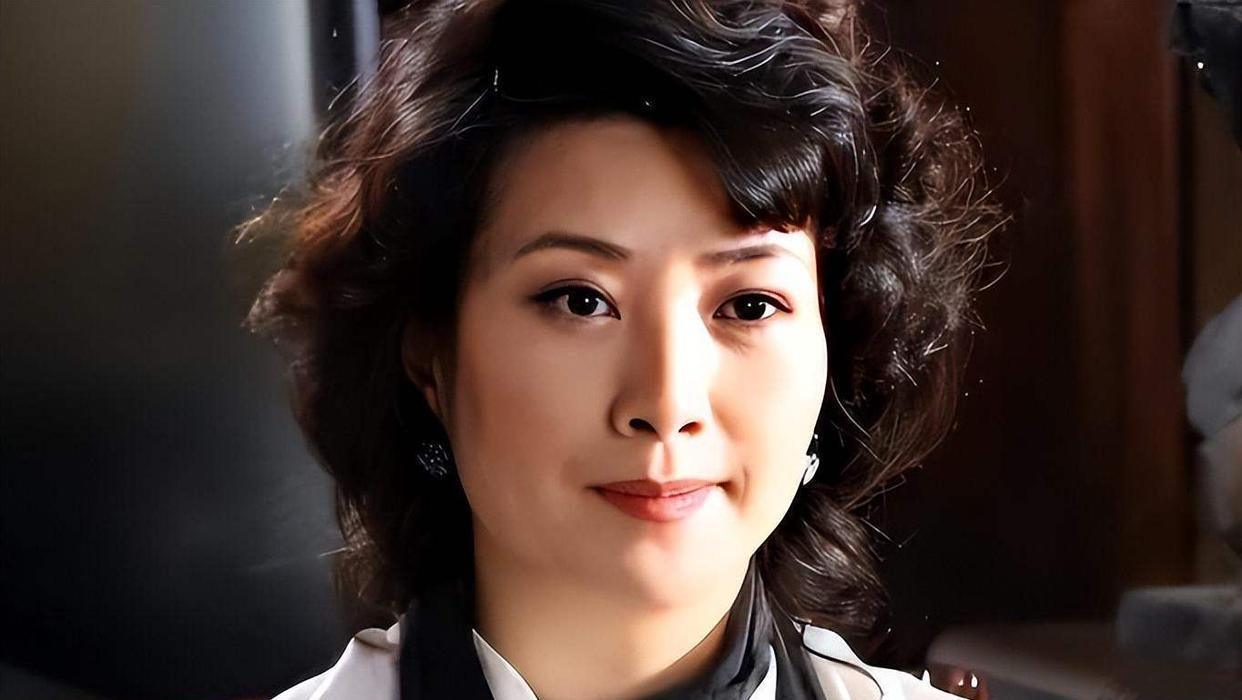 王静姐真飒，拒了潜规则靠实力翻红，活出尊严风采。
这圈子就是这样。老话说“穷在闹