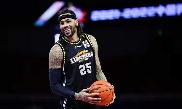 辽粤都要的莫兰德重返辽宁，莫兰德成了抢手货。
据国内多位体育媒体人报道，CBA辽