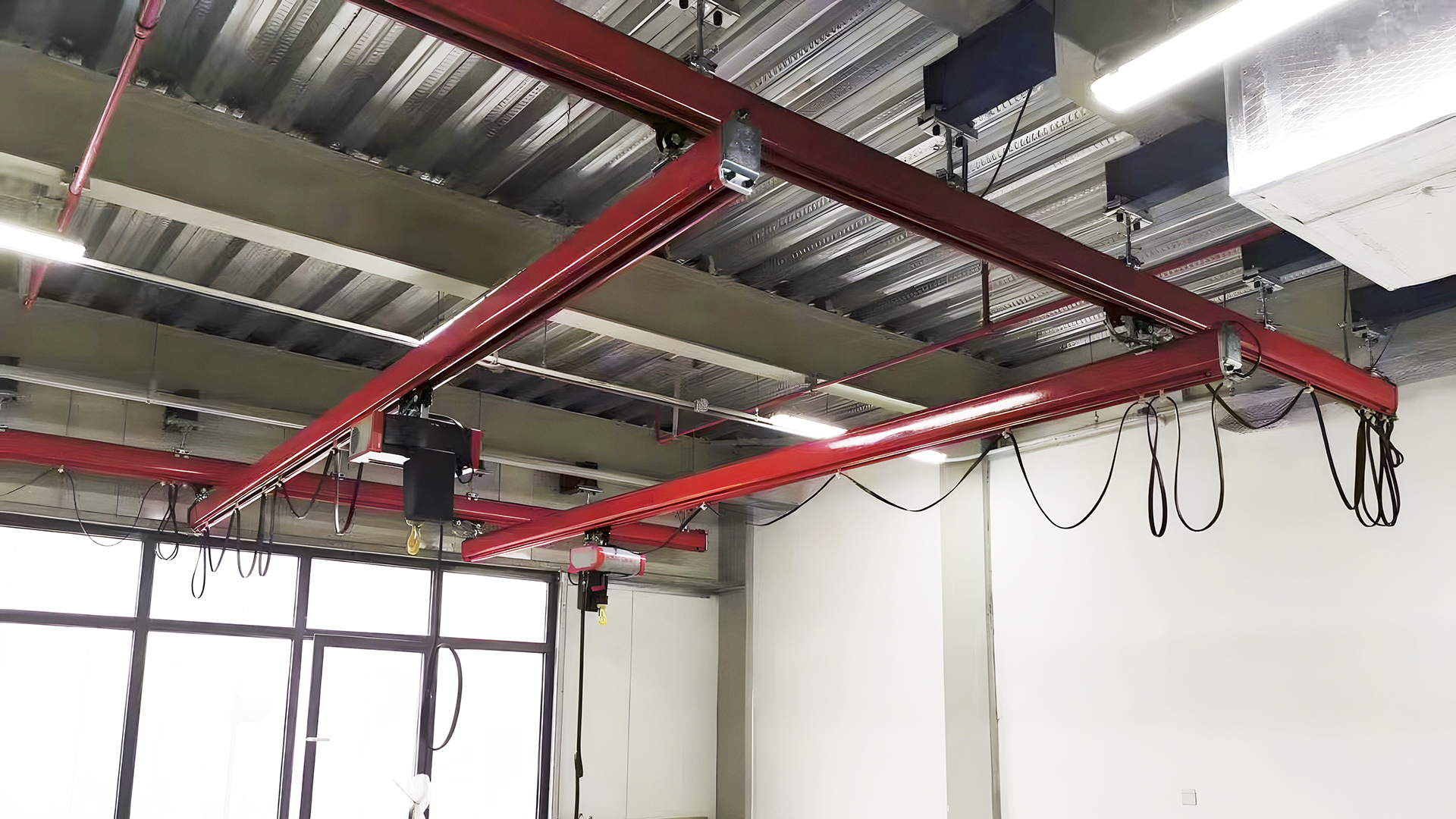 轻量化轨道+精准定位 柔性KBK桁吊提升搬运效率