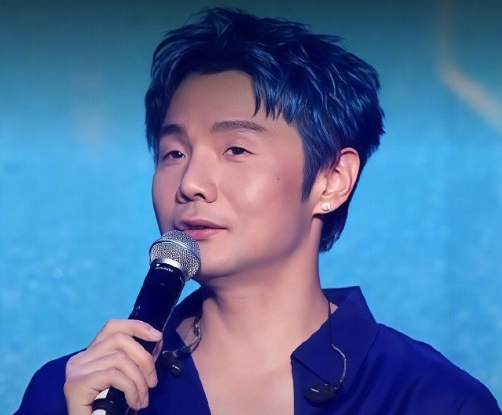 真夫妻的秀恩爱从来不用刻意！李荣浩换个发色，明眼人都知道“这是跟杨丞琳情侣款”，