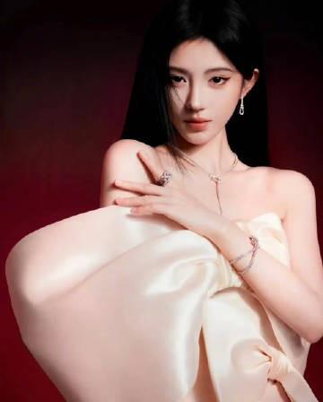 鞠婧祎戴斐登珠宝，适配度如何？