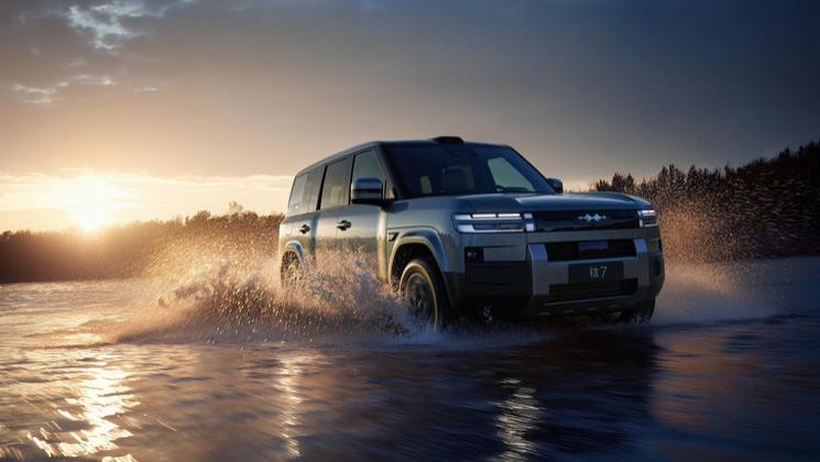 车长近5米，四驱版4.5s破百，顶配21.98万，方程豹钛7上市