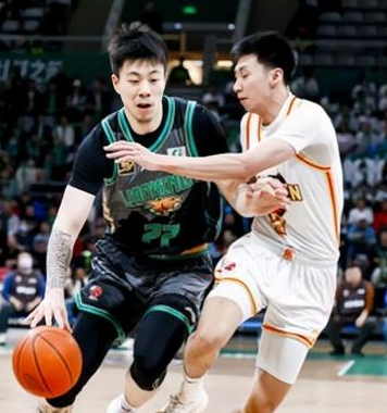 张镇麟B类合同到期以后上海男篮会与其顶薪续约。据《新民晚报》记者李元春透露，得到