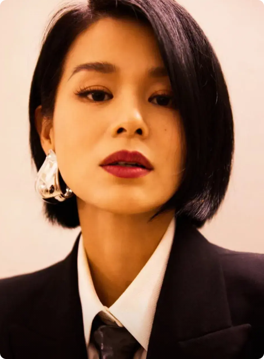 我敢说，胡杏儿，绝对是最惨的女人！

和黄宗泽地下恋8年，她倒贴求婚都被抛弃。