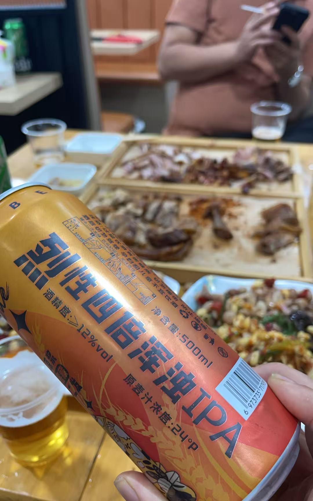 有些事情真的不要轻易尝试！昨天和朋友约好一起喝啤酒，买了一箱喜力，结果朋友说我看
