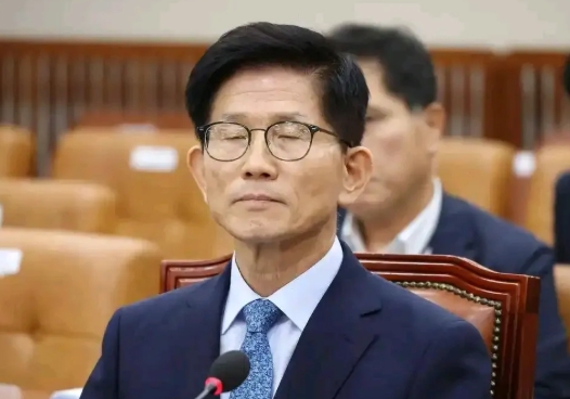韩国政客金文洙，2024年8月28日，他被韩国总统尹锡悦提名为新任雇佣劳动部长候