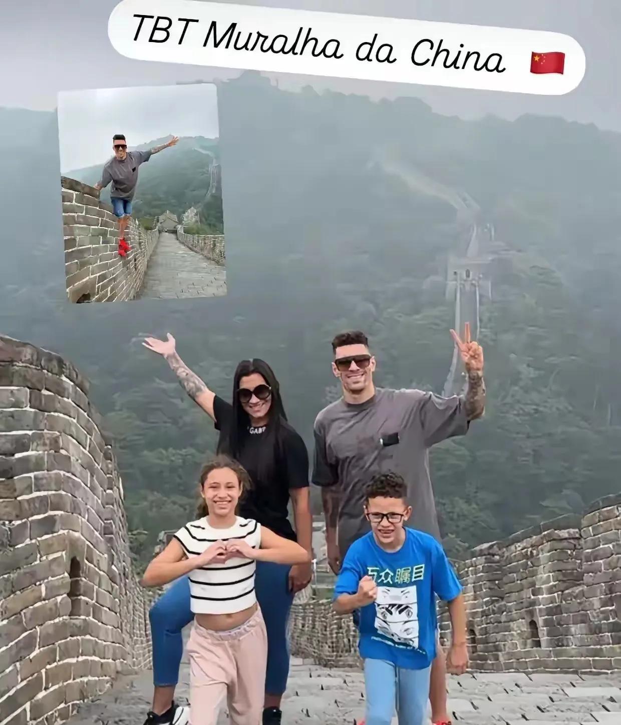 莫伊塞斯携妻儿爬长城！
近日，退役的莫伊塞斯携妻子和儿女开启了退役后的休假模式！