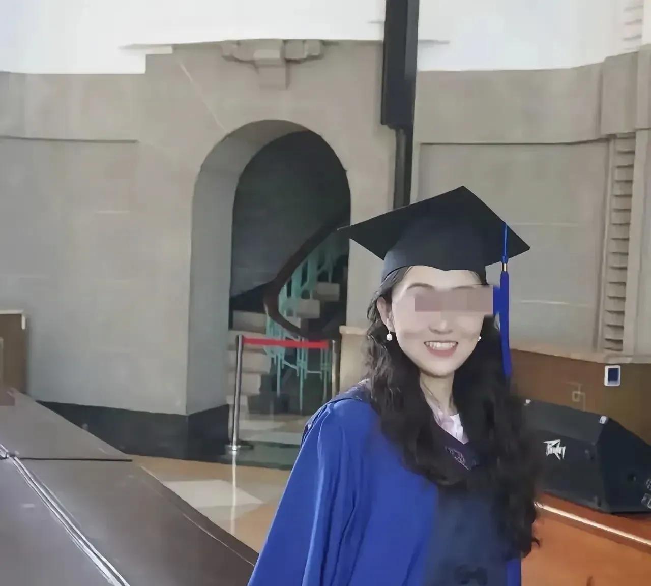 杨景媛要笑不出来了，网友们你发一封邮件我发一封邮件，势必要让她读不了博。
她毁了