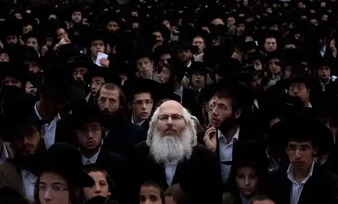 其实以色列不过是犹太人的一个海外分支，一个度假胜地罢了。



真正的犹太人之国