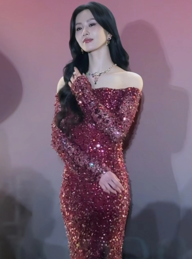 38岁刘诗诗出席活动，气质状态极佳，美出了新高度，你如何看？