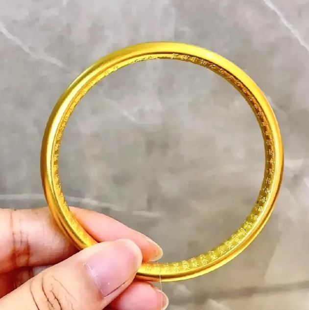 一只手镯直接让我看清交往5年的男朋友！这五年我陪着他从低谷一路熬过来，五一他来我