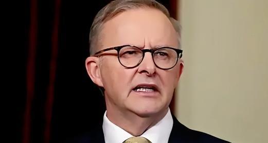 加拿大通知中国加税25%，而中国的反手操作绝了！
加拿大政府在7月底突然搞出个大
