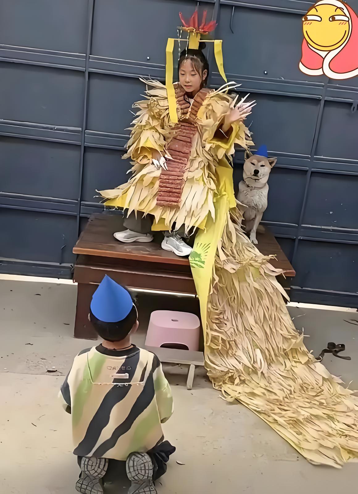 爸妈不在家，姐姐登基了，旁边的狗子叫什么
