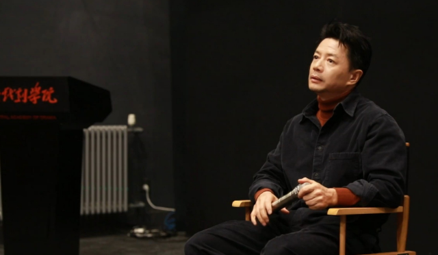 演员段奕宏说：“我考上中央戏剧学院后，大学四年都没有回过家过春节，我想把车费省下
