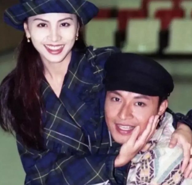 1994年，27岁的田丽与32岁的马景涛相恋，即将谈婚论嫁。马景涛的前妻唐韵找到