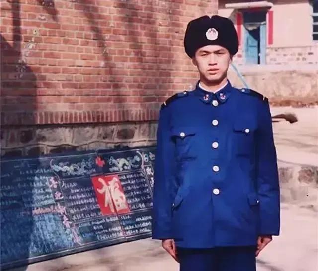 1997年，19岁战士为救群众牺牲，父母心都碎了。谁料，20年后，战士母亲去世，