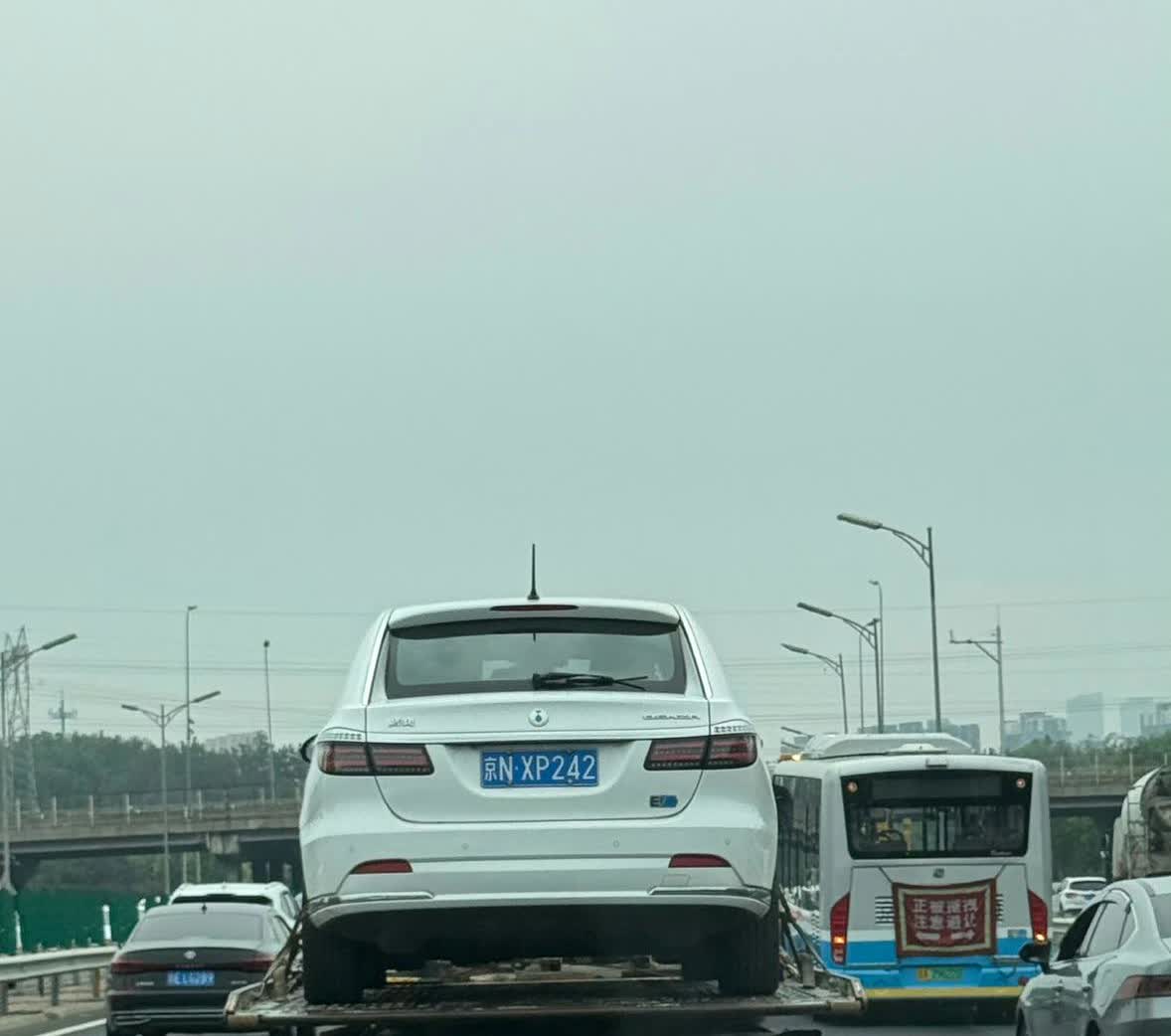 这是腾势的鼻祖了吧
这有梅赛德斯 glk
glc 的那个味道啊【来自懂车帝车