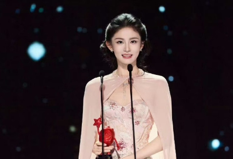 是妆造的问题么？我记得很年轻的一个女孩子呀 怎么弄的有点儿显老 ​​​