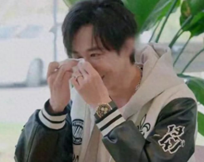 董璇有意思，前面找了一个人人羡慕的老公，后面又找了一个人人看不上的老公，这审美水
