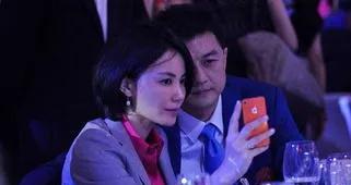 王菲现身谢霆锋演唱会，爱意藏于细节
2025年4月25日，谢霆锋香港演唱会燃情开