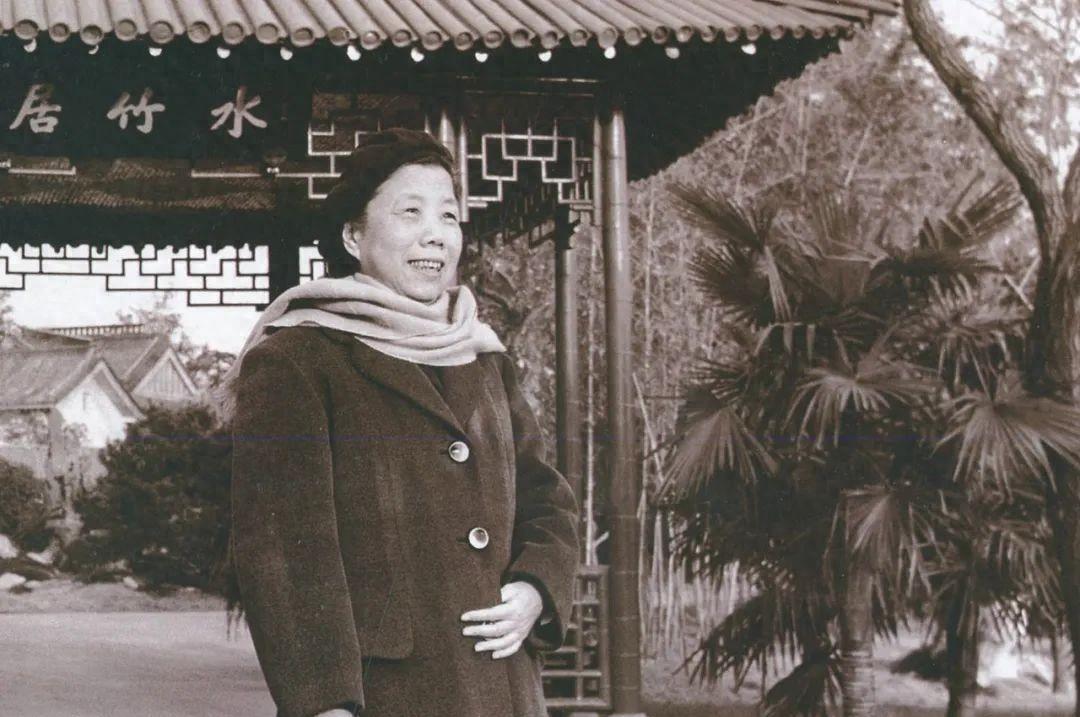 看到邓颖超三个字就心头一暖，她是伟大的革命者，更是温柔的长辈，这首七律太贴切了，