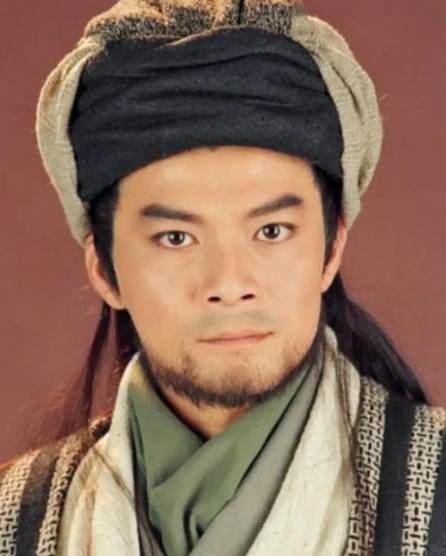 2000年，黄日华的妻子梁洁华，和一名男同事驱车到小树林里“约会”，黄日华气愤地