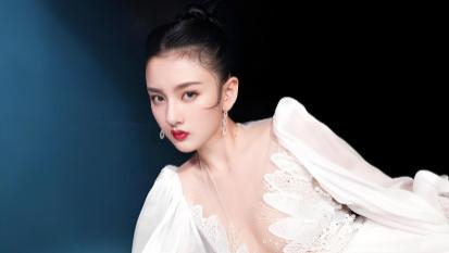 宋祖儿复出后：性感写真引爆话题，背后故事引人深思
