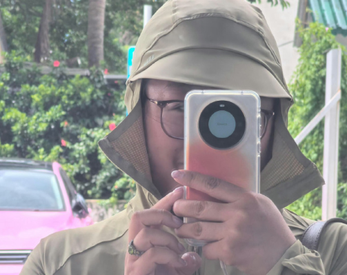 不要买绿色的防晒衣啦，像谁