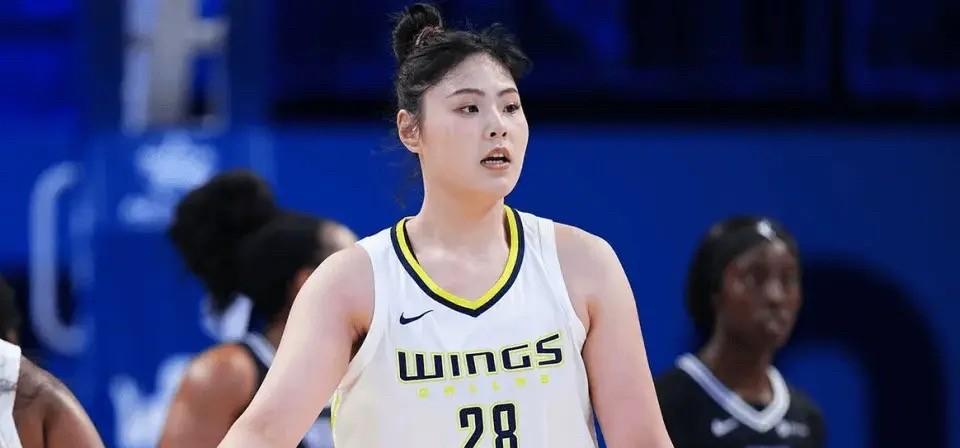#WNBA# 李月汝加盟飞翼后迎来首秀，她出场13分钟，3投1中得到2分2篮板2