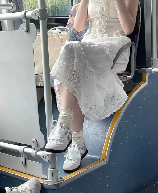 怎么才能要到她的联系方式?