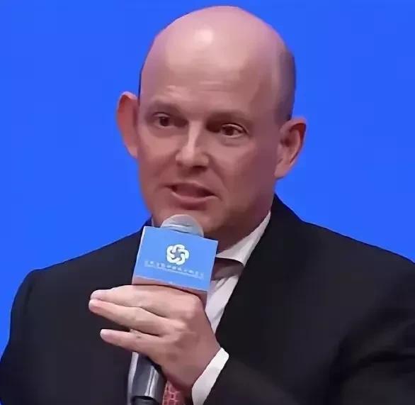 中国丹麦商会会长西蒙·利希滕贝：不同文化，不必相同，但必须同行。
他还有一个中文