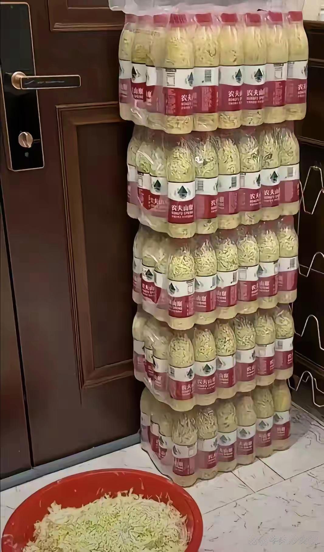 婆婆独特腌菜，矿泉水瓶来源引好奇