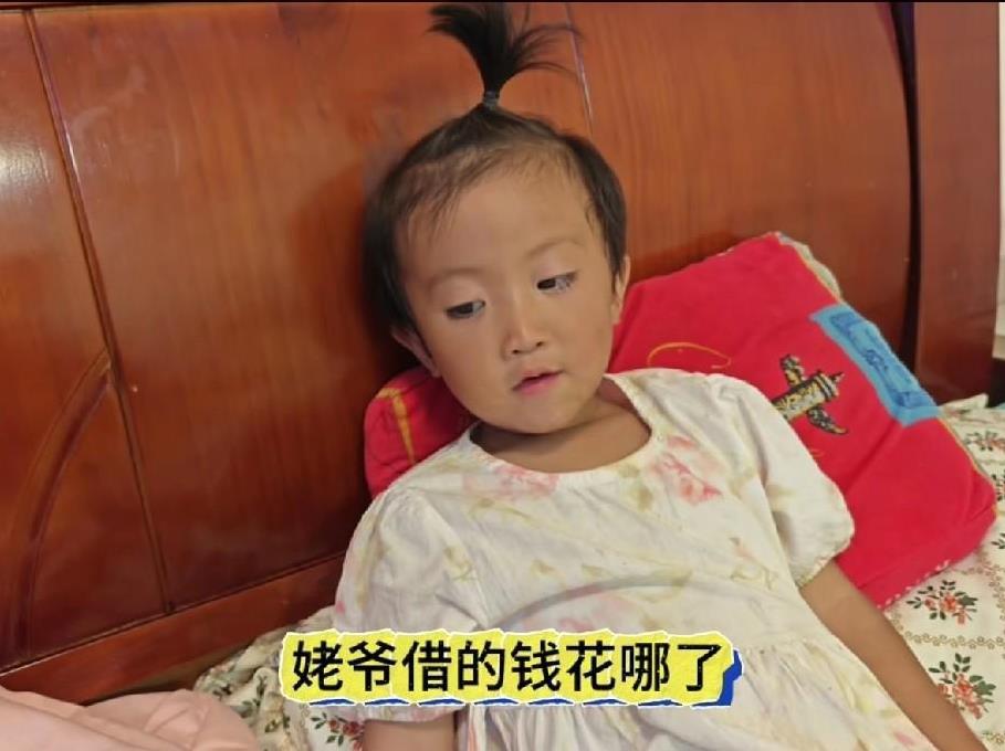 小满儿因为懂事，幼小的心灵承担了她本不该承担的责任，真让人心疼啊！
  她心里一