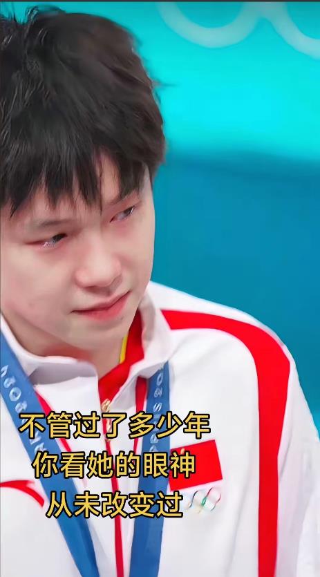 有一种感情叫真情流露！
多哈世锦赛，她哥斩下人生三大赛第一枚男单冠军🏆！同时两