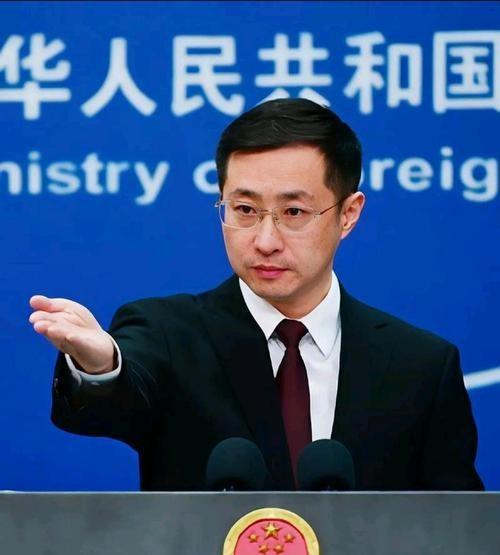 老美估计都没想到中国的回应是这么硬！中方点名警告美国。6月3日，外交部发言人林剑