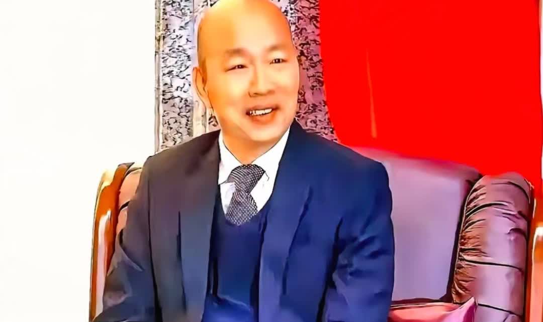 郑丽文遭各方求助无果之际，
唯独绕开了韩国瑜。
两人关系并不差，
但郑丽文