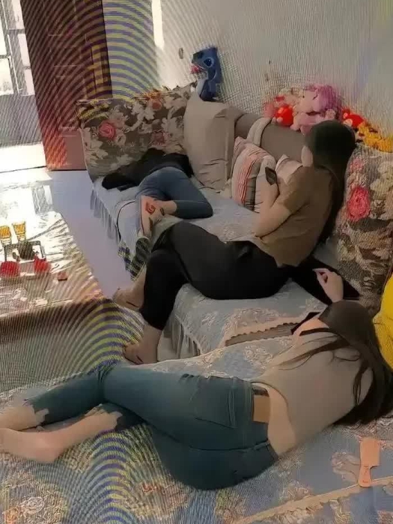 我们姐妹三人被妈妈骂得狗血淋头