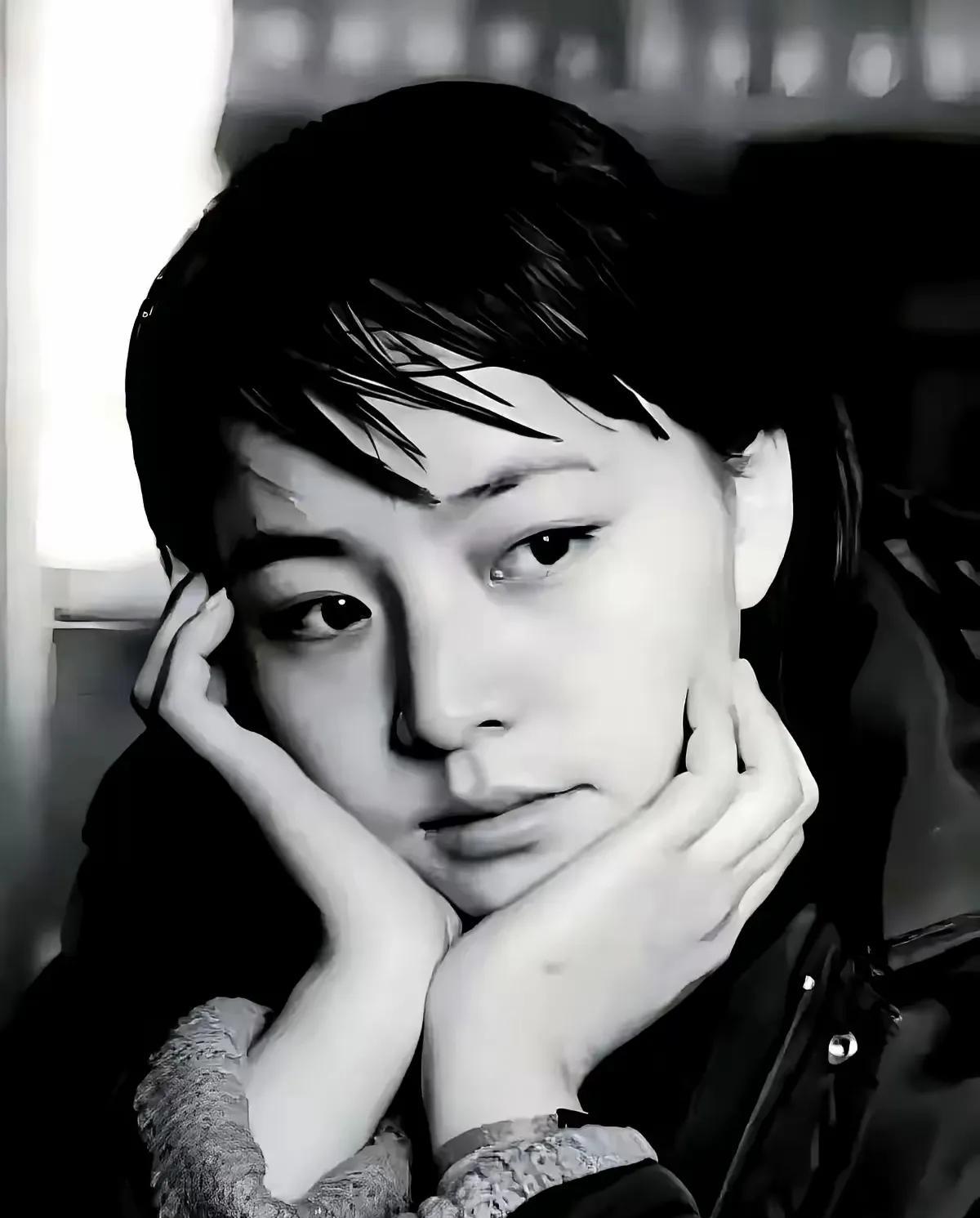 这位既熟悉又陌生的面孔，你们能不能一眼认出这位曾经的少女是谁？