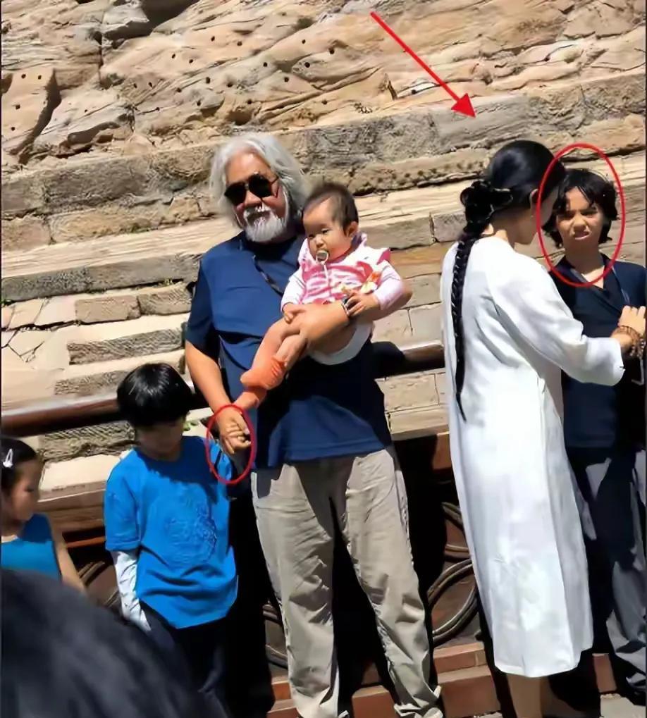 杜星霖真的应该为大儿子马丁考虑一下了，张纪中真的很偏心！
你看他后来发的视频，说