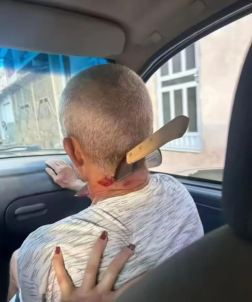 我的天呐
这是真的还是P的[抠鼻]