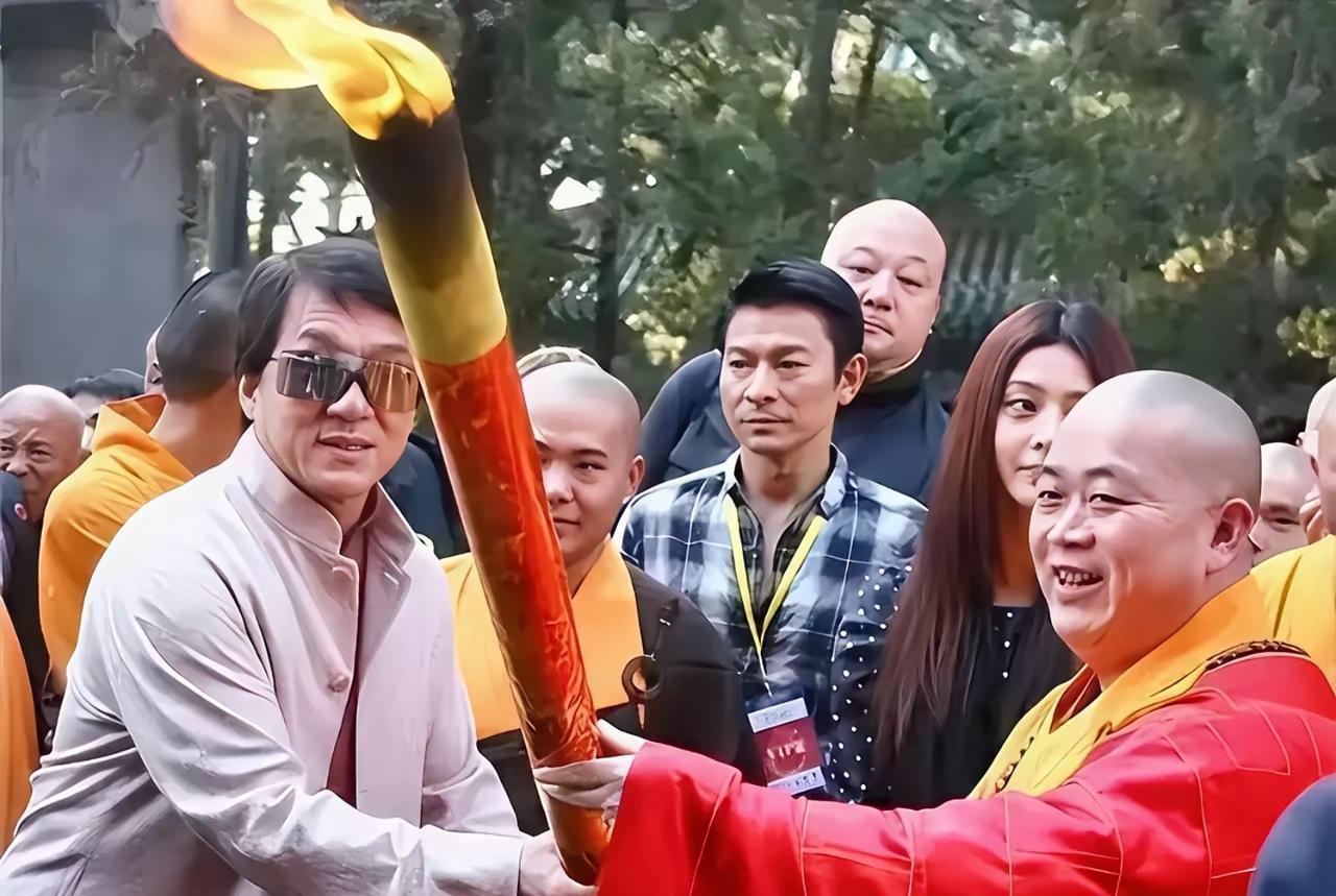 曾经的释永信
接待过俄罗斯总统
接待过前国民党主席连战
接待过国际篮球巨星奥尼尔