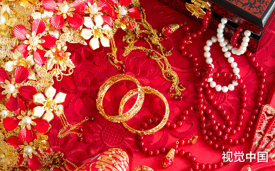 我给男友88万彩礼，他却反而诬陷我是捞女，我只好笑着开启直播成为网红了