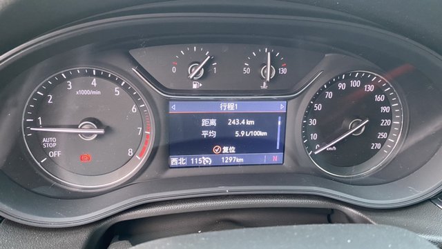 君威652高速真实油耗
一过高速收费站，里程清零，下高速拍的照。这个油耗大家怎么